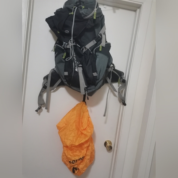 NORDWAY HIKING BACKPACK WITH RAIN TRAVEL COVER - Picture 3 of 6